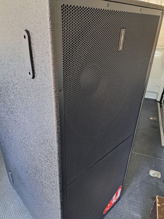 Altavoces 2X18" Autoamplificados de Audio center 2000W Rms por unidad EX DEMO