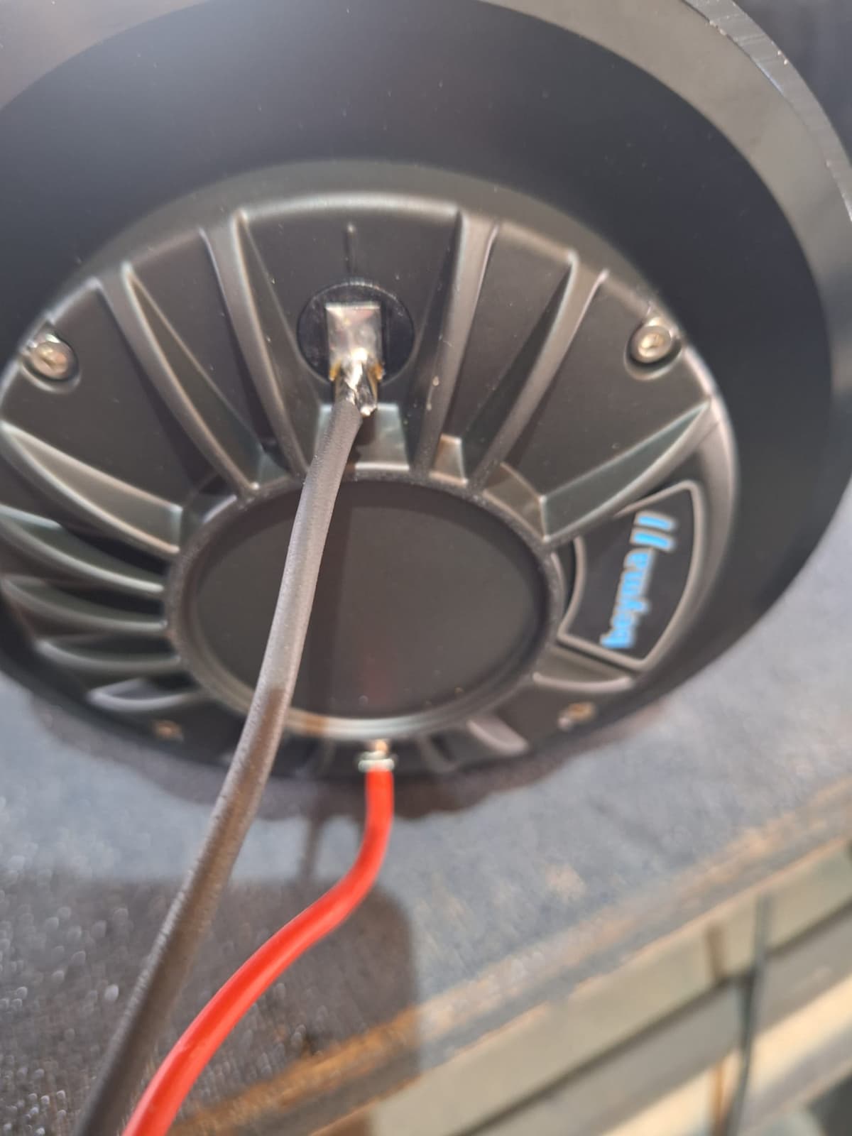Reparación de Equipos de Sonido y Suministro de Componentes de Altavoz - 1