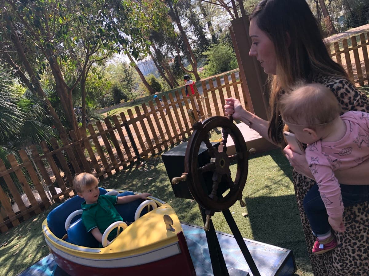 Attraction "Bateau" pour enfants – 4 places – Propulsion parentale sans moteur