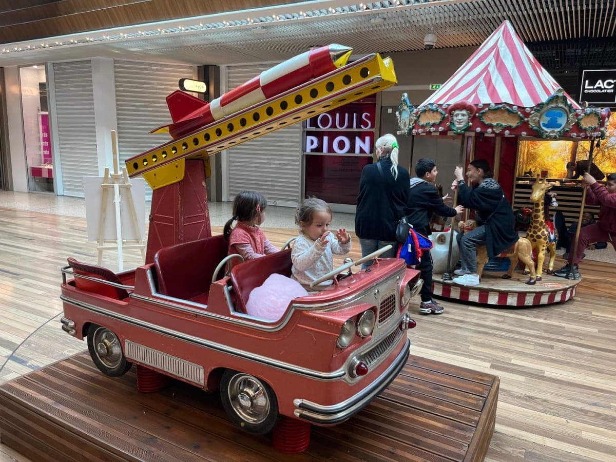 Manège "Titan Fusée Autopède" – 6 places – Design rétro vintage