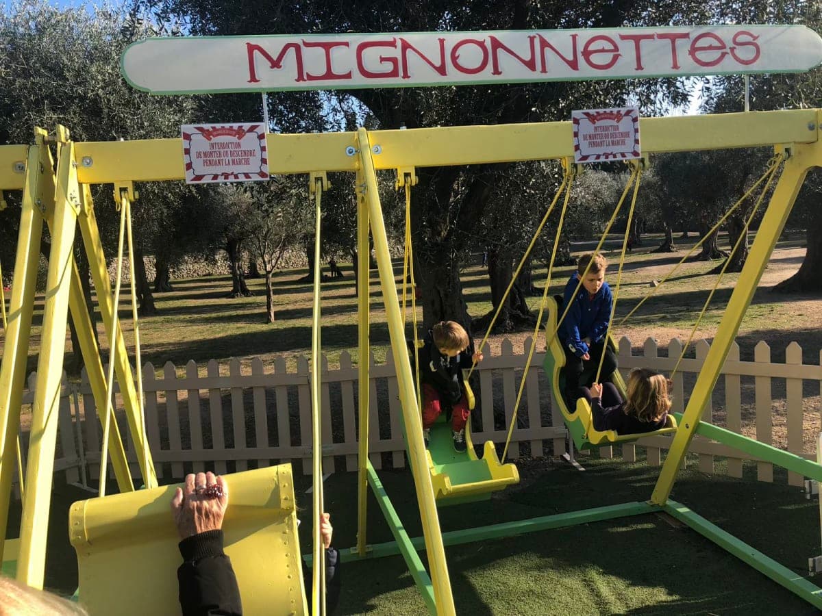 Manège ancien "Balançoire Mignonette" – 6 bateaux – Début XXᵉ siècle