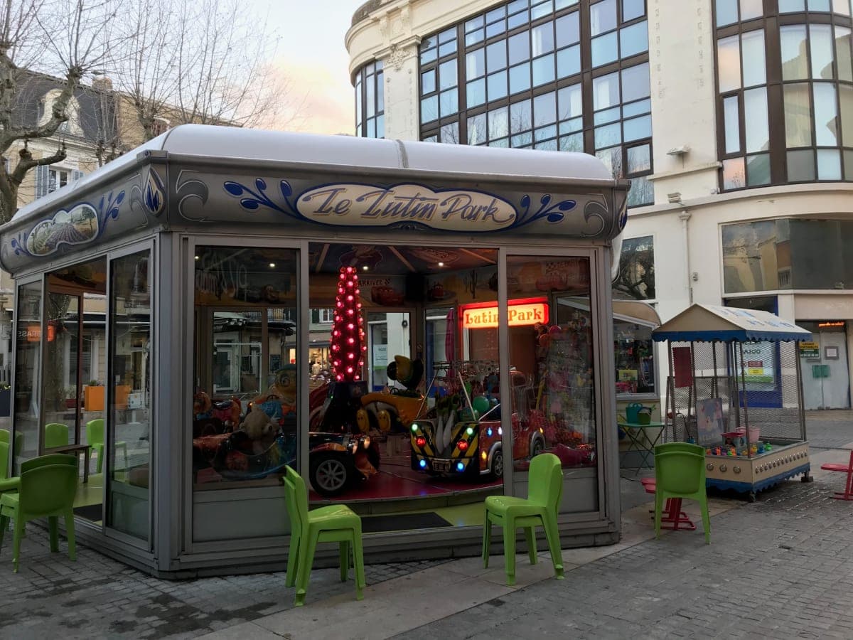 MANÈGE D'ENFANTS - 1